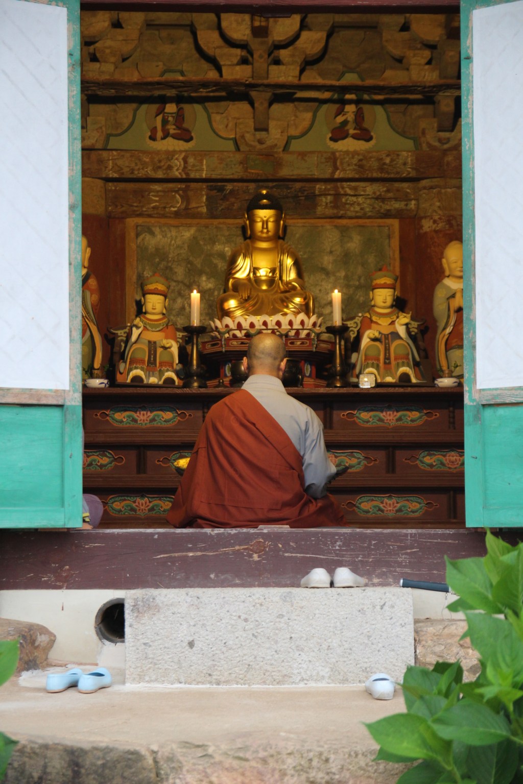 How  A Head Monk&nbsp;Lives